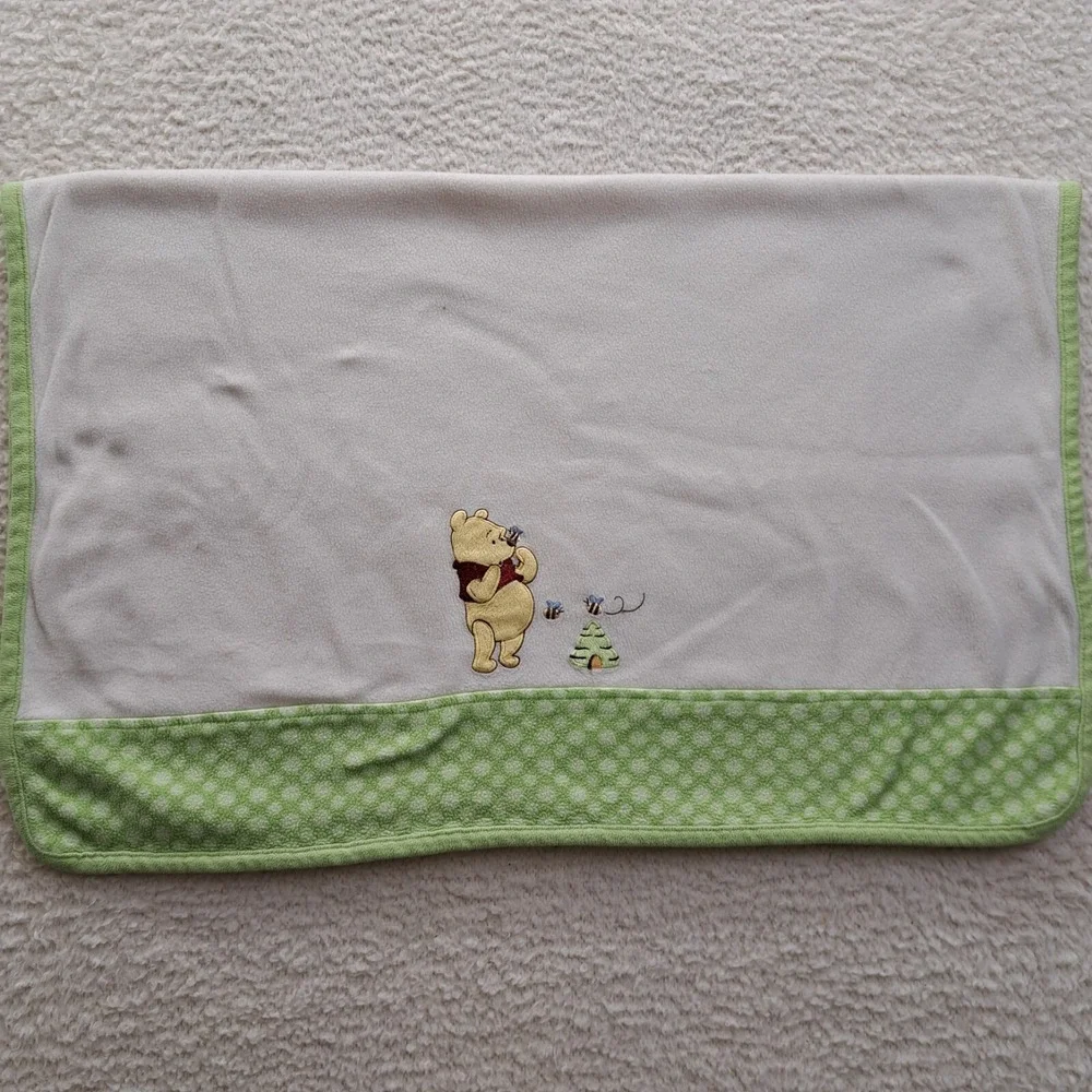Winnie the Pooh‎ Fleece Baby Blanket - Pooh Honey Bee Hive - 28